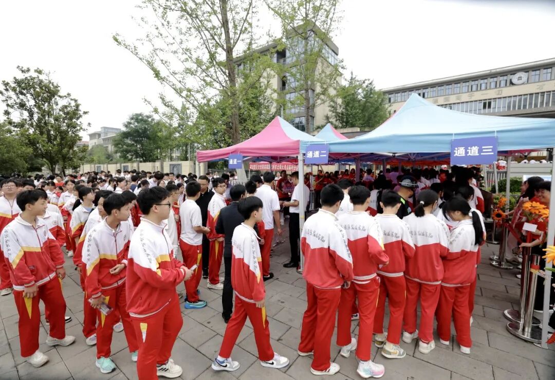 2026年贵阳贵安中考开考！直击贵安新区考点→