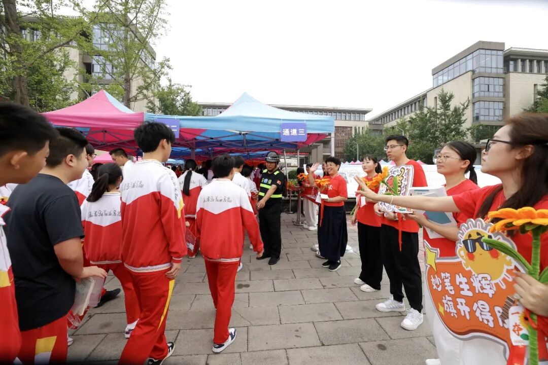 2026年贵阳贵安中考开考！直击贵安新区考点→