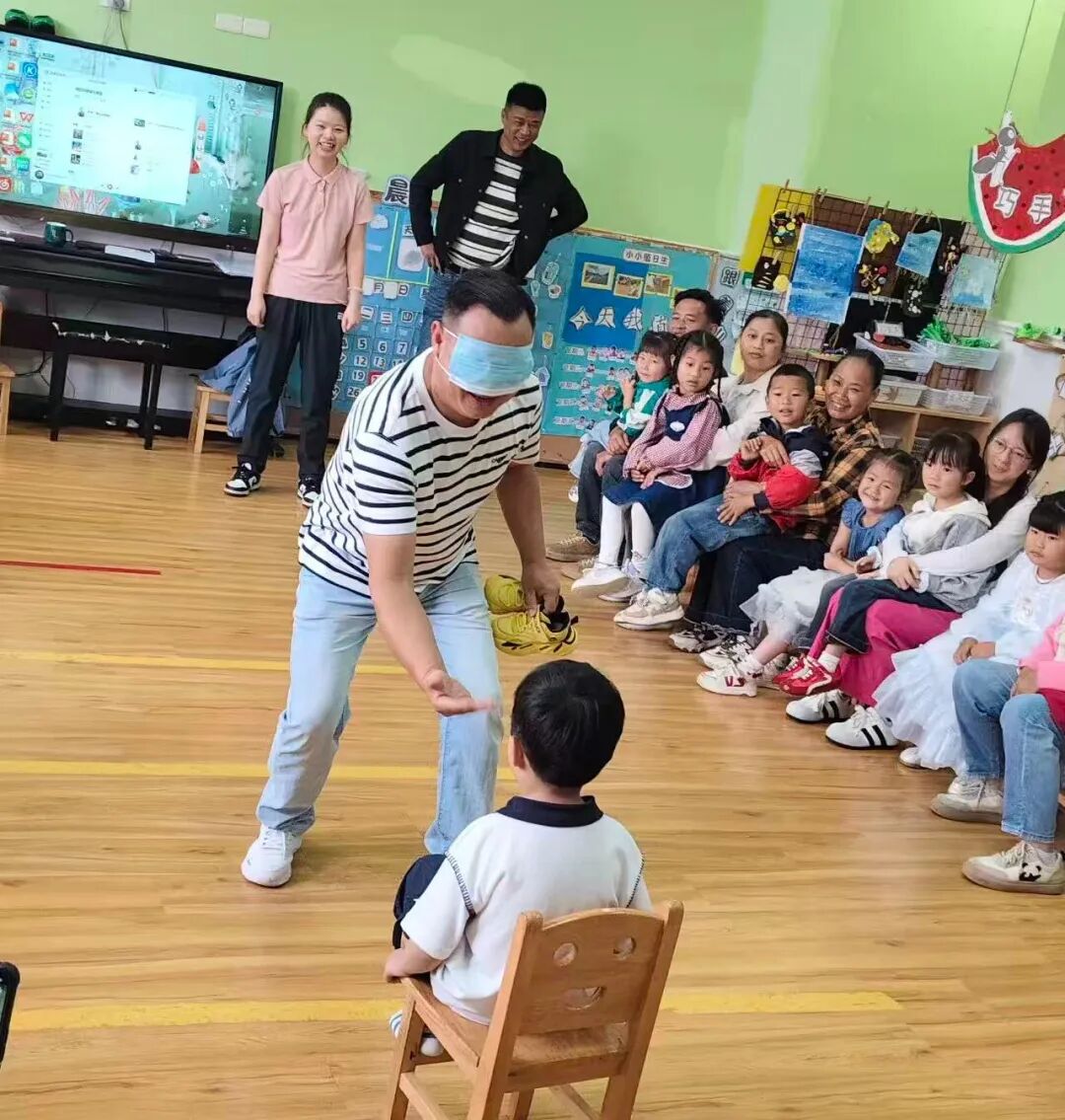 清镇市：“六一”快乐