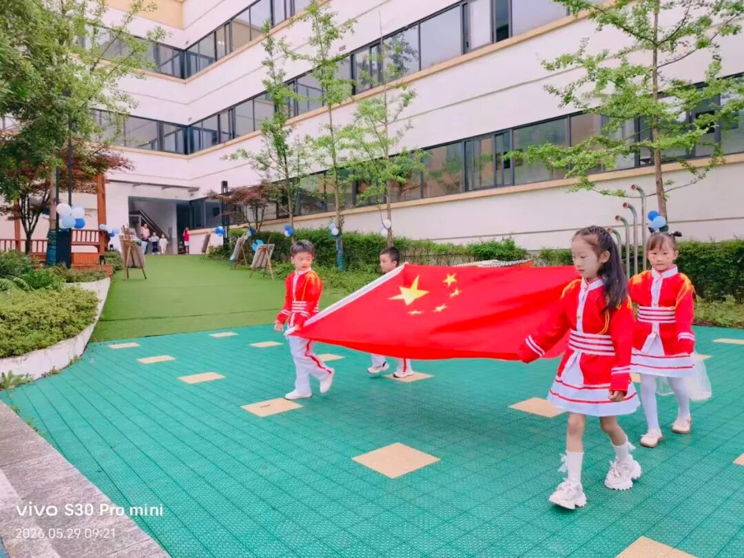 清镇市：“六一”快乐