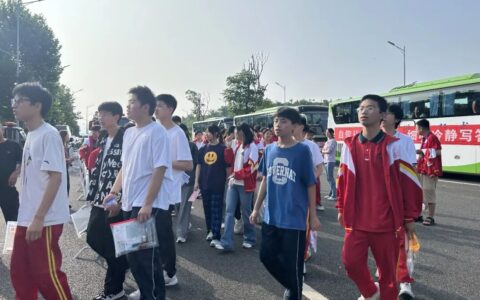 逐梦盛夏护考同行！乌当区4263名中考学子奔赴考场 多考点暖心护航