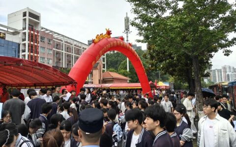 息烽1300余名考生奔赴考场