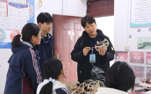清镇市卫城中学：特色赋能育新人 乡村教育绽光华