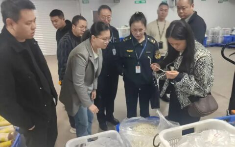 息烽县严把校园食材配送“安全关”