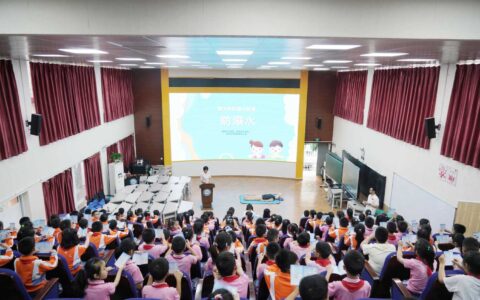 筑牢暑期安全防线 南明区中小学防溺水游泳公益课开课