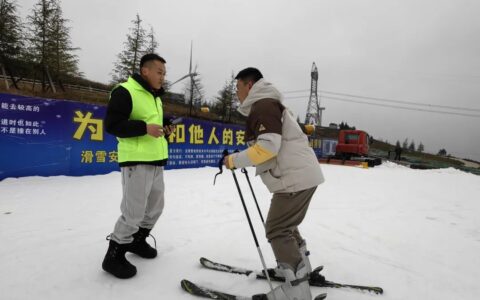 从下高坡到上冰雪——花溪区高坡乡村民陆维的“冰雪人生”