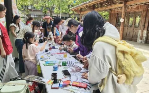 花溪区：“艺”起劳动 趣享五一 群众共度文化味十足劳动节