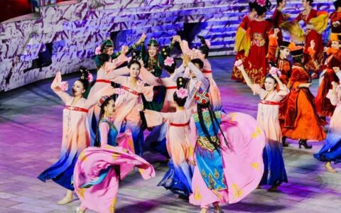 五一“溪”游记·服务全攻略 | 首届中国新疆民间艺术节优秀节目巡演5月2日走进花溪！
