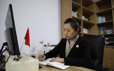 代表·委员履职故事 | 李丽：携爱育人共奋进 提灯引路助成长
