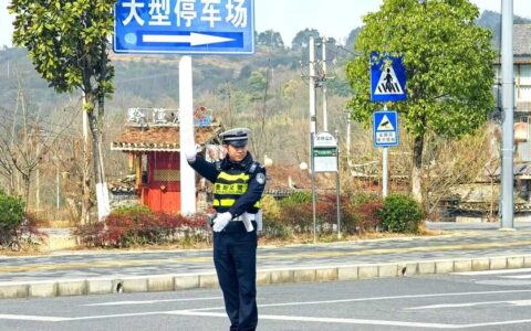 节日我在岗 | 花溪交警唐凯：“年味”就是坚守在路上