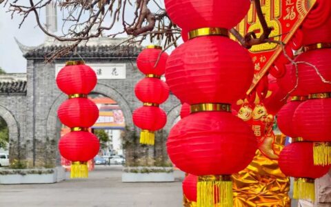 ​我们的节日·春节 | 花溪区：张灯结彩年味浓