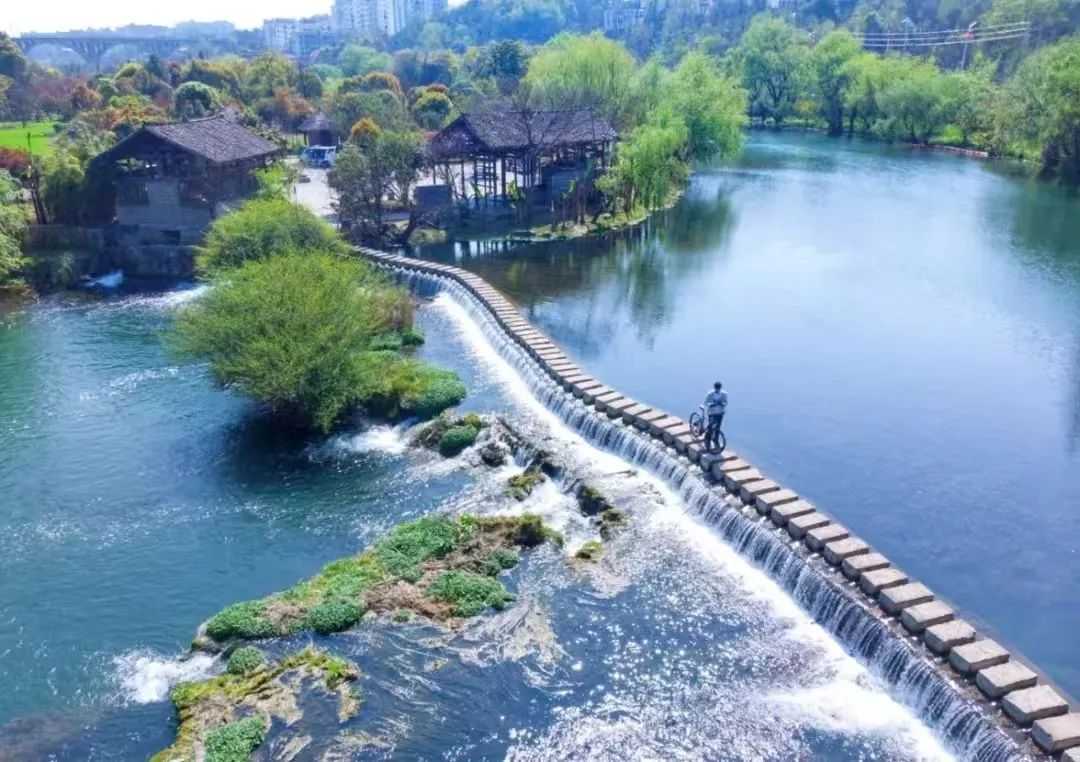 晨读花溪 | 贺建飞：避暑花溪