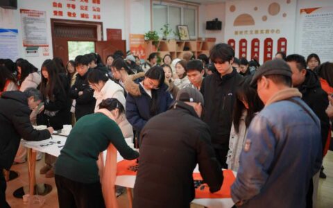 喜迎2025｜花溪区：墨香迎新年　送福送春联