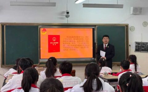 贵阳市花溪区中小学校开展“宪法宣传进校园”活动