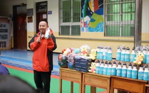 萤光公益走进花溪区特殊教育学校开展“寒冬送温暖”文明实践志愿服务活动