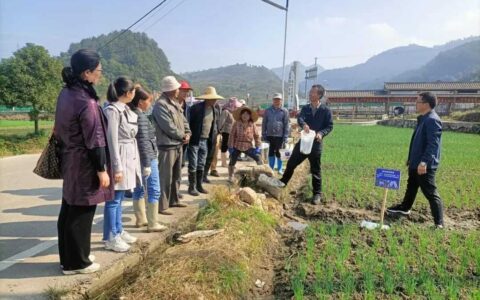 ​花溪区召开冬季福寿螺现场培训会