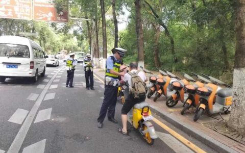 ​花溪区强力推进共享电单车整治 营造有序出行新风尚