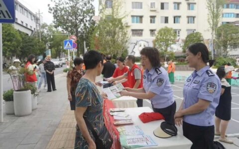 法治花溪 | 我区开展巾帼普法乡村行集中宣传活动
