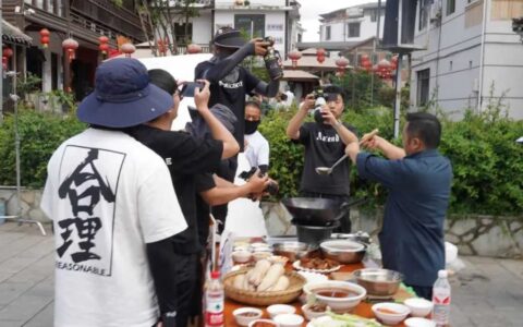 央视《回家吃饭》栏目组走进花溪拍摄