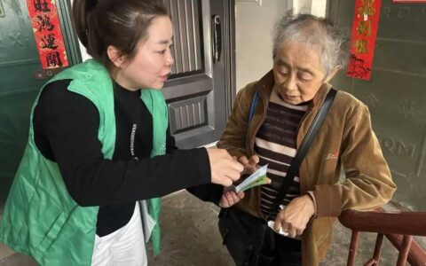 奋进的花溪·身边的榜样丨杨亚：心怀“五心”用脚步丈量民意