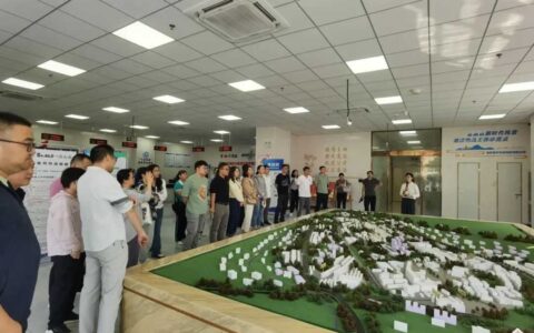 动态 | 花溪区干部进修班学员到石板现代商贸服务园参加现场教学活动