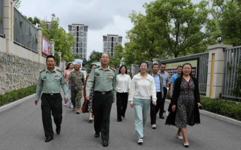 军地联合调研花溪区“全国国防教育示范学校”建设情况