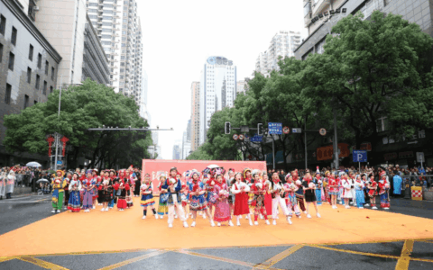 爽爽贵阳 “娱”你相约｜大巡游花溪方阵：“苗舞+机车”将现代流行与民族文化碰撞出热辣滚烫
