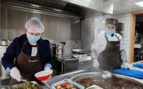 《贵州日报》头版：花溪牛肉粉的“出圈”之路