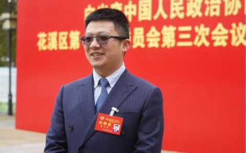 两会进行时｜出席政协花溪区第十一届委员会第三次会议的政协委员进行分组讨论