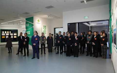 区政协委员观摩视察燕楼工业园和黔丰农业科普观光园建设情况