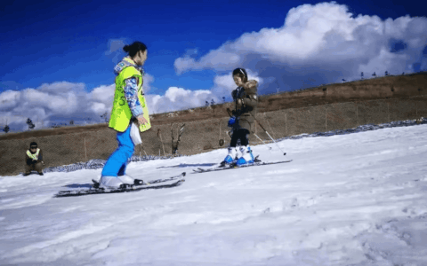 旅游 | 滑得过瘾，玩得尽兴！这个冬天，来花溪感受滑板的“丝滑”