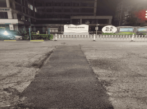 D5ABDB7C-CB35-4b2a-8731-4EA75766E04B.png 修补破损路面 优化出行环境