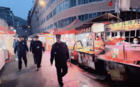 夜市环境专项整治 守护城市夜间风景