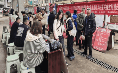 乌当区人社局到百宜镇和偏坡乡举办招聘会