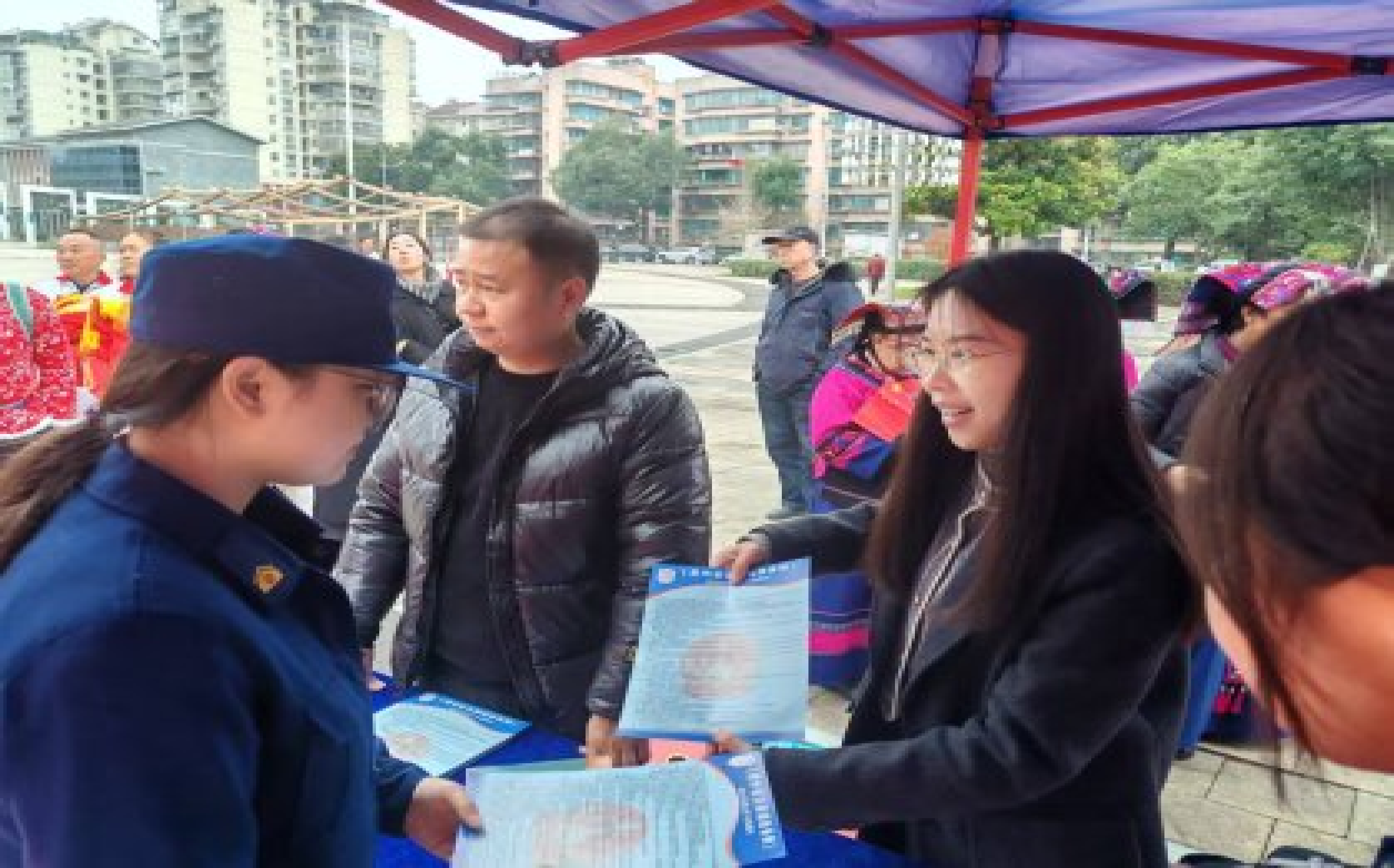 乌当区司法局组织律师开展法律援助宣传活动