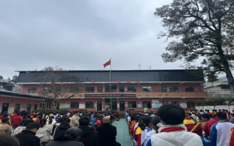 东风司法所到云锦庄小学开展法治宣传活动