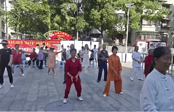 乌当区卫生健康系统开展中医药文化惠民活动