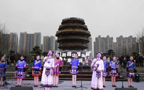 贵阳路边音乐会·泉湖 唱响“最炫民族风”