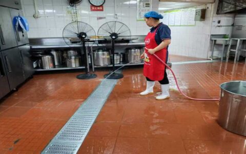 乌当区机关事务管理局多措并举做好夏季食堂食品安全管理工作
