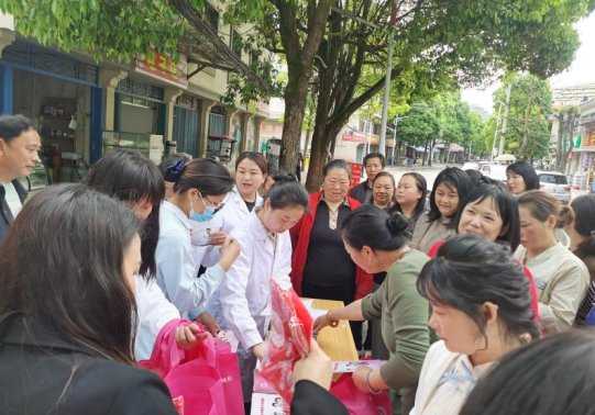 乌当区开展防控地中海贫血宣传咨询活动