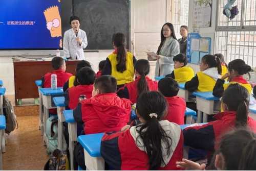 乌当区开展校园近视防控专题讲座 守护青少年“睛”彩视界