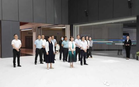 区委理论学习中心组开展数字经济专题学习现场参观