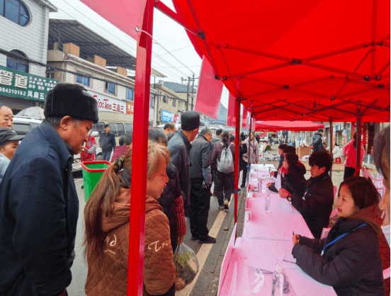 乌当区举办春风行动下坝镇专场招聘会