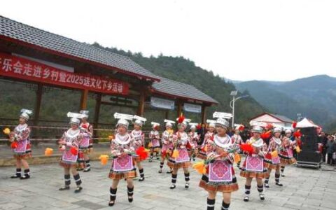 贵阳乌当区：“花棍舞”跨越山海 尽显传承魅力