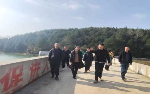 乌当区区级河长马晶开展巡河巡查 共同守护河道生态