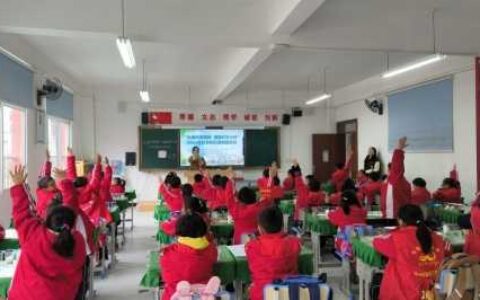 播撒科学火种    点亮智慧之光