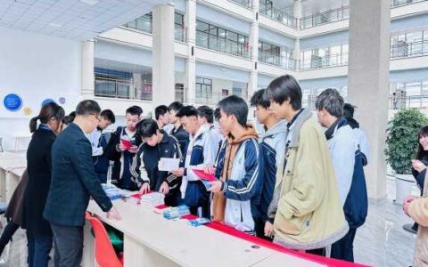 乌当区人社局“三个强化”抓好社保工作
