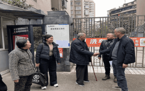 入户走访送政策  传递温情暖兵心