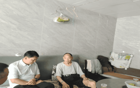 陈安同志走访慰问参战老兵
