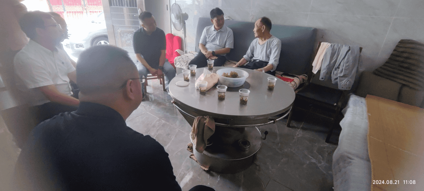 陈安同志走访慰问参战老兵